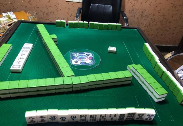 摘要: 章丘位于山东省青岛市，这里有多家专业的打麻将店，让人们可以尽情享受玩麻将游戏的乐趣