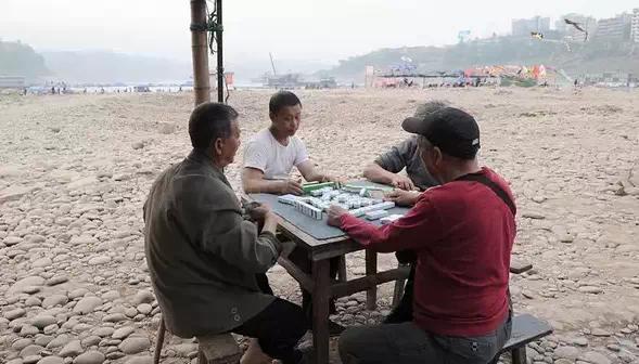 《稷山县打麻将群电话多少》摘要: 在当今社会，越来越多的人喜欢打麻将，而稷山县也不例外